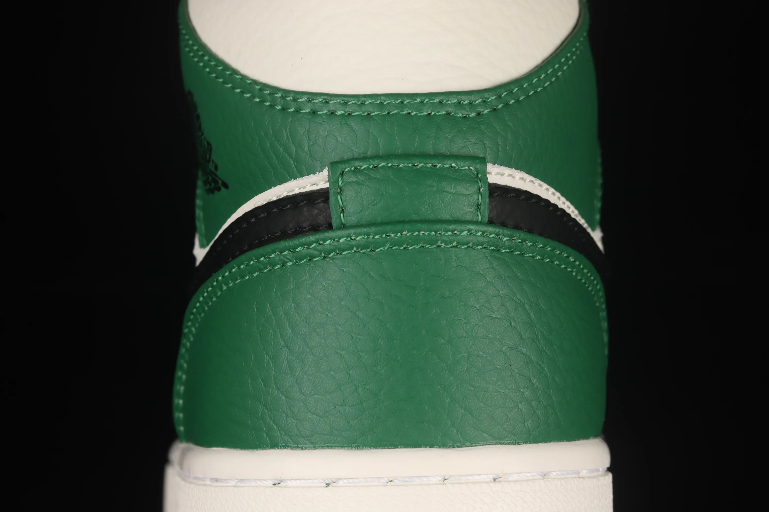 All categories Air Jordan Jordan series basketball shoes Air Jordan 1 Mid Air Jordan 1 Mid "Pine Green" AJ1 Joe 1 refreshing green toe China basketball shoes 852542-301